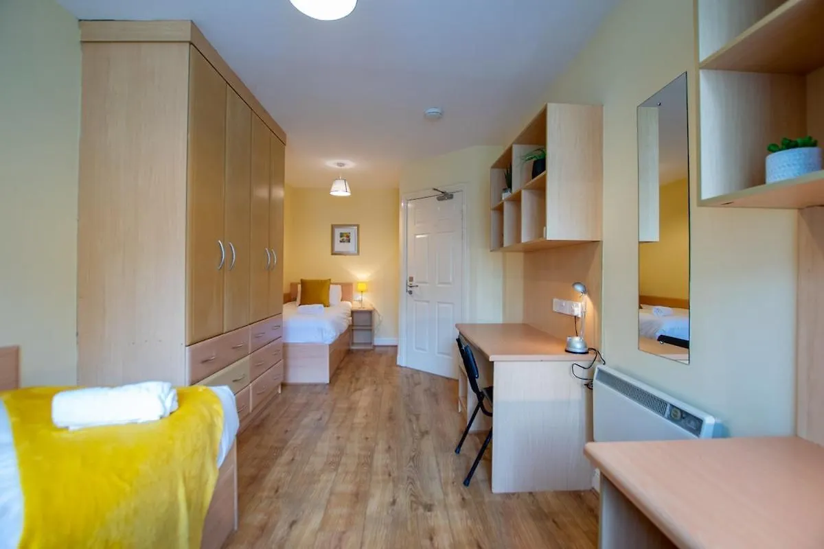 128 - Comfy 2 Bed Apt With Parking Galway Apartment