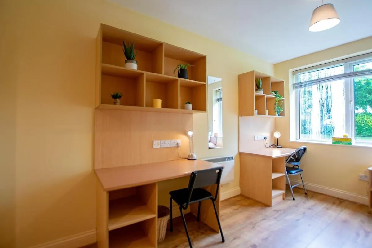 128 - Comfy 2 Bed Apt With Parking Galway 0*,